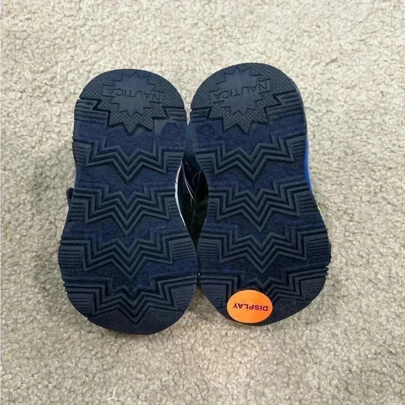 Nautica Velcro blue shoes, lightweight and light up - Picture 3 of 4